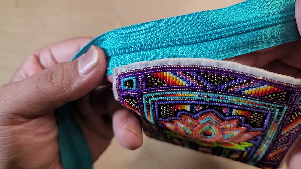 Coin Purse Beading the edge. | Bead work, Coin purse, Beads