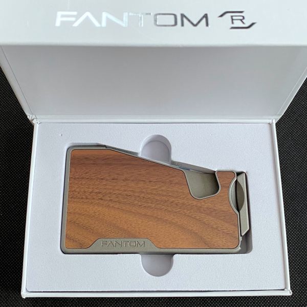 Fantom R10 minimalist card wallet review - Fan out your cards with a flick - The Gadgeteer