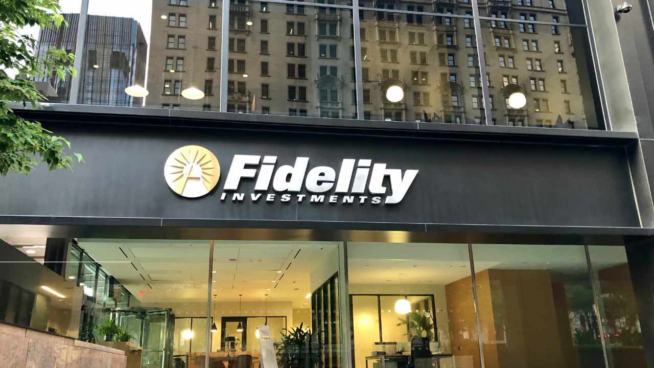 Ways to invest in crypto | Fidelity