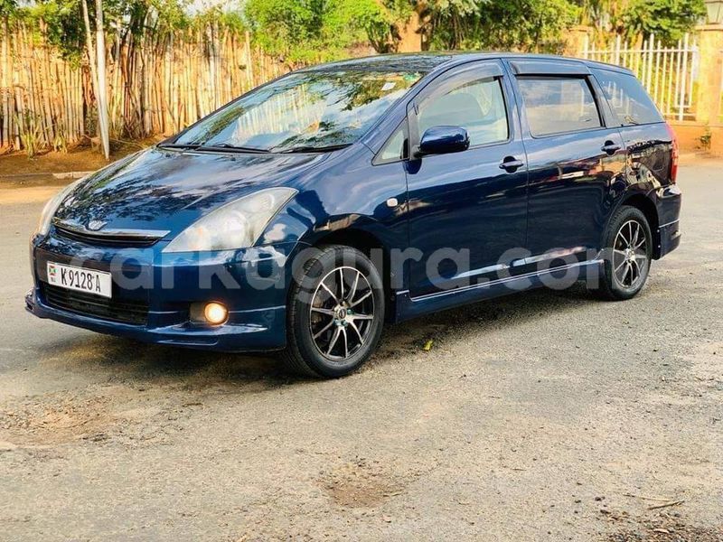 Buy used toyota wish black car in town hall in bujumbura - carkugura