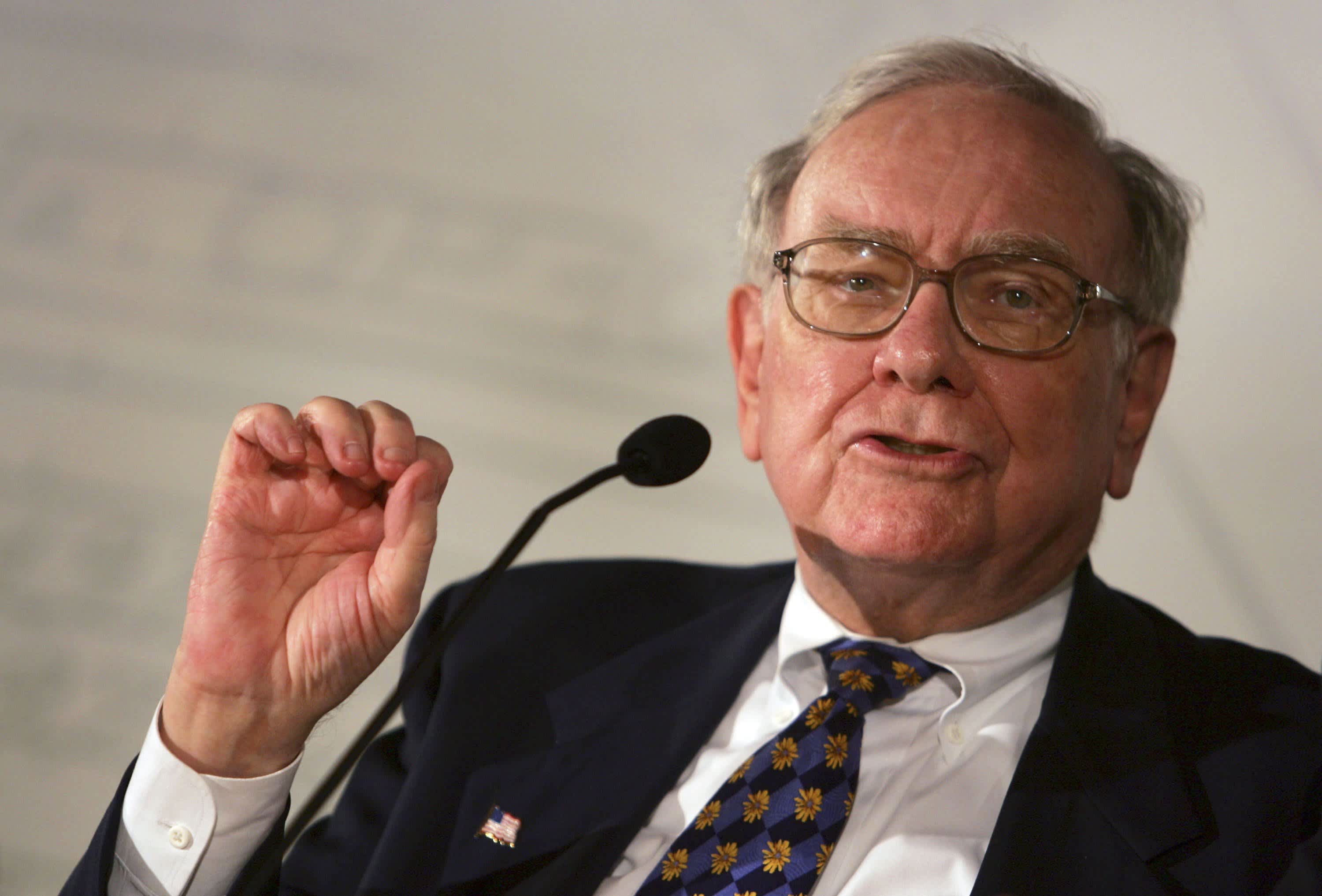 Warren Buffett, Charlie Munger Blast Crypto As 'Stupid' and Worthless