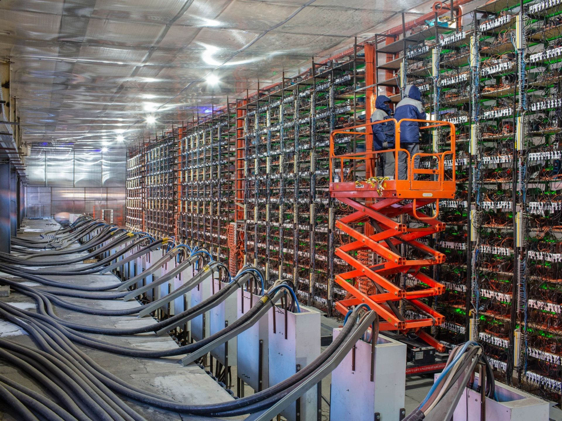 Chinese-owned crypto mines raise national security, grid concerns | Texas Standard