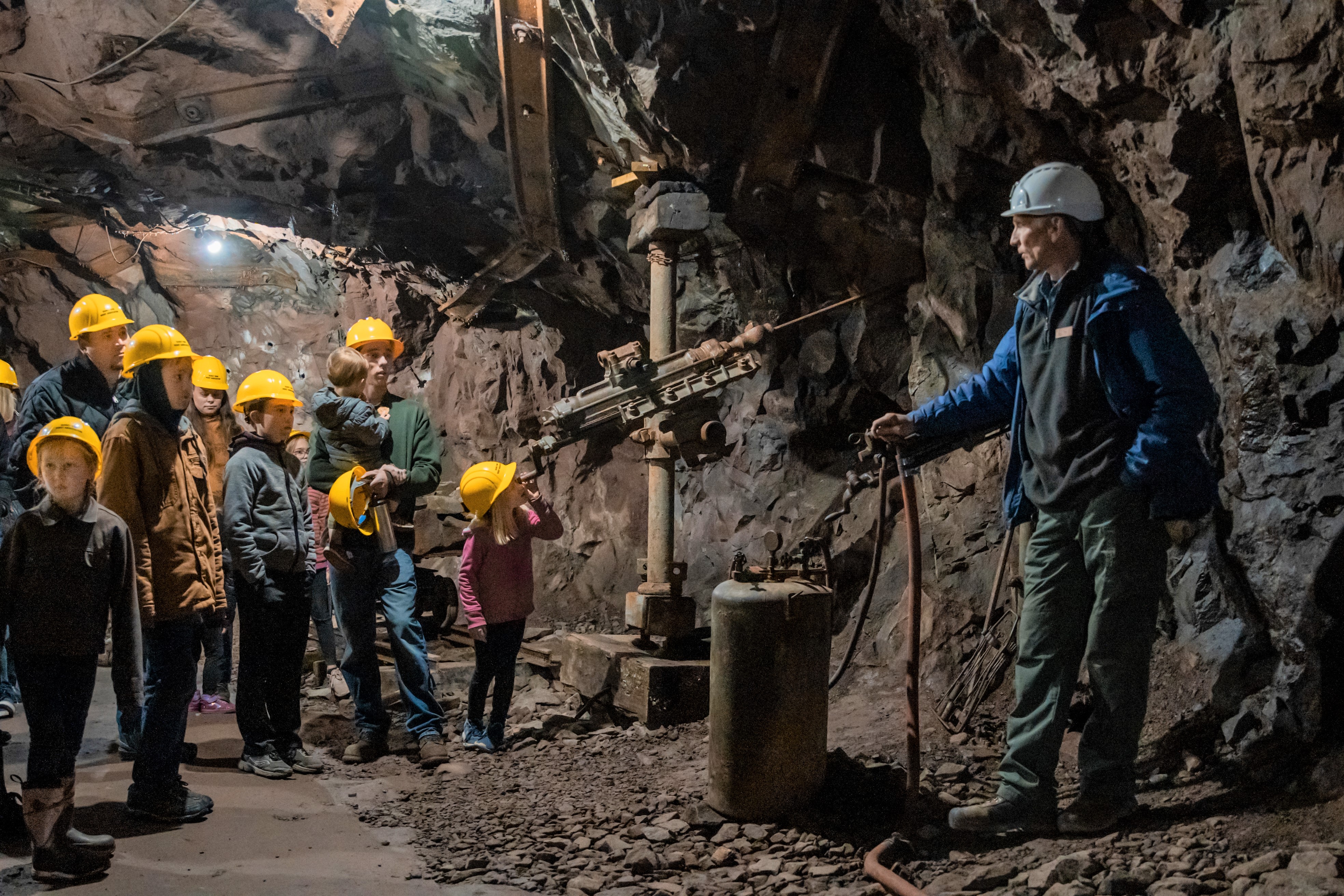 Coal Mine - Сток картинки - iStock