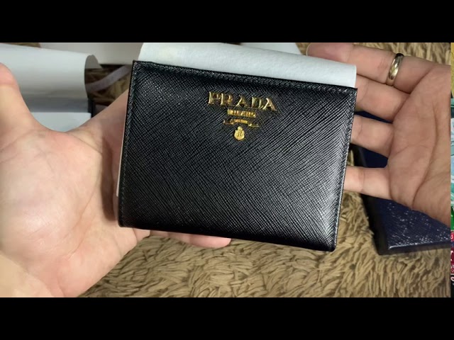 PRADA : Small Saffiano Leather Wallet | แกลเลอรีที่โพสต์โดย ZINE L.K. | Lemon8