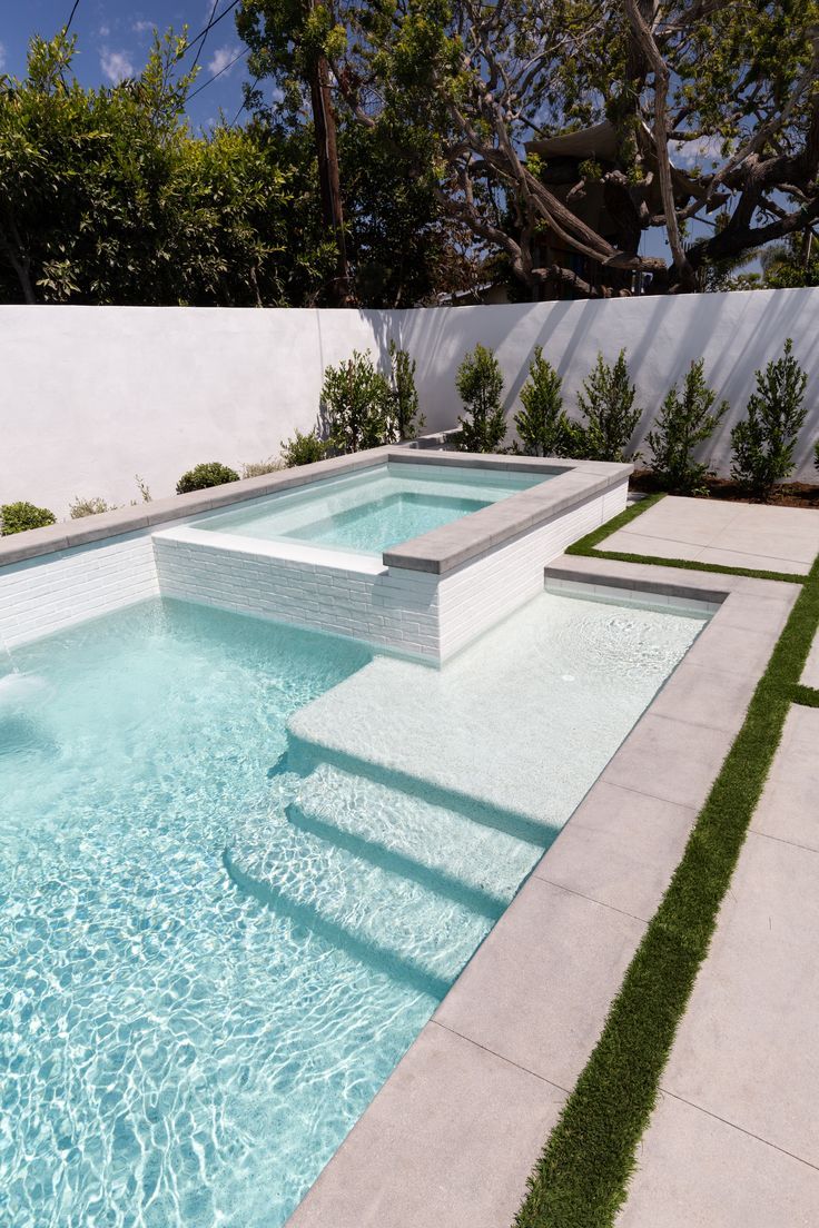 How Long Should Pool Tile Last? 4 Things to Know – AquaBlu Mosaics