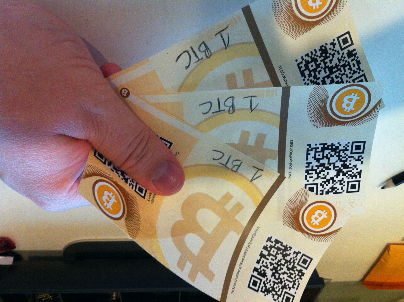 How to Store Bitcoin with a Paper Wallet (with Pictures) - wikiHow