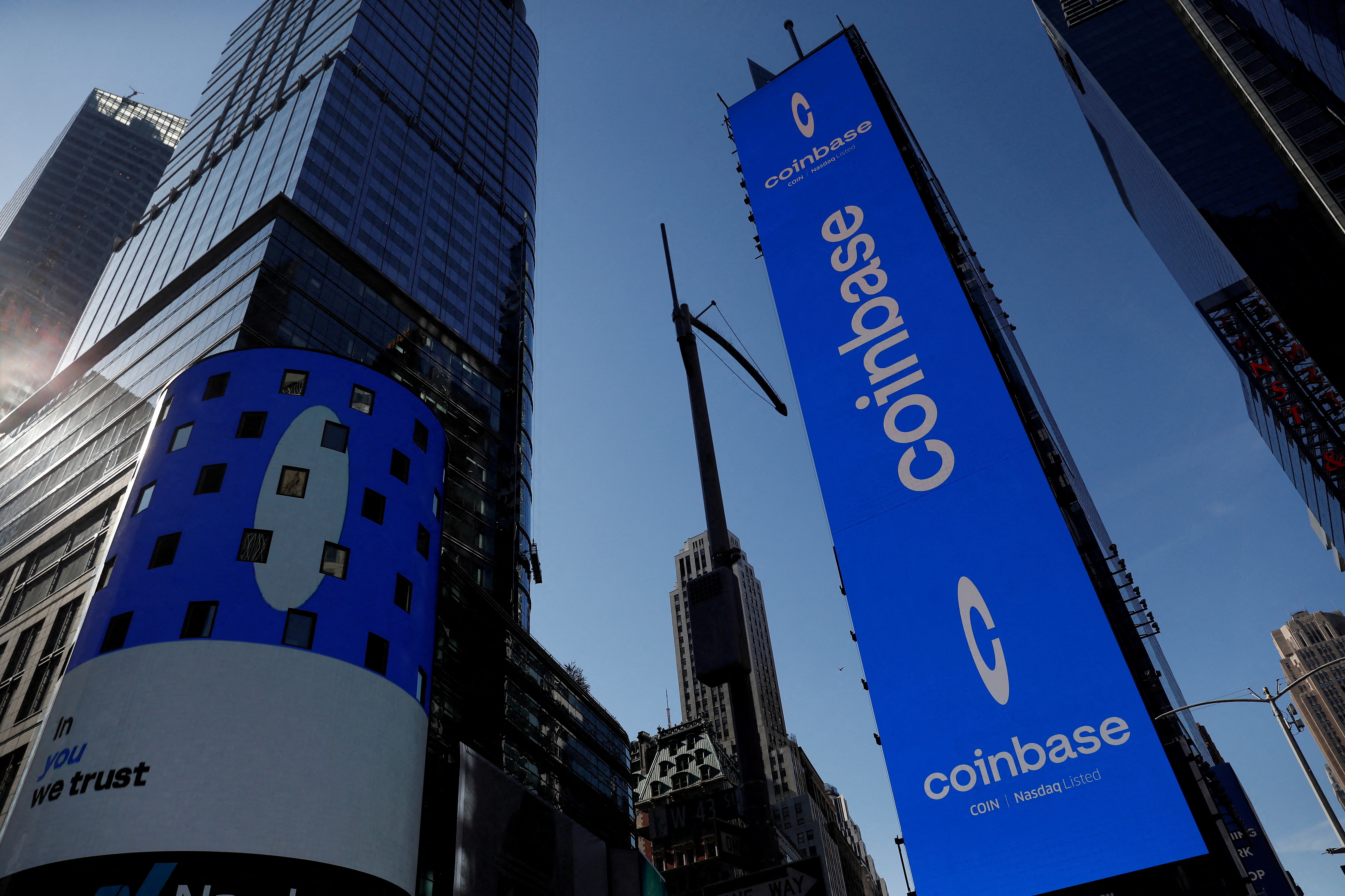 Coinbase blocks 25, Russian crypto wallet addresses