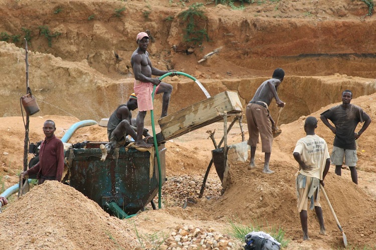 54 dead in a landslide that buried a gold-mining village in south Philippines - Times of India