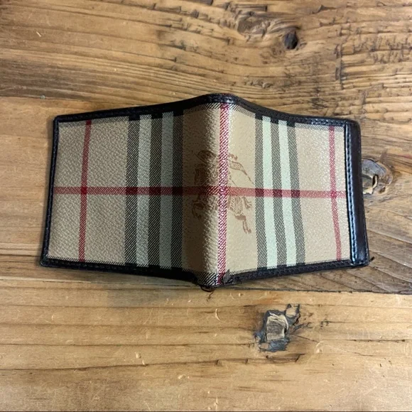 Burberry Wallet Fake vs Real Guide: How to Tell if a Burberry Wallet is Real? - Extrabux