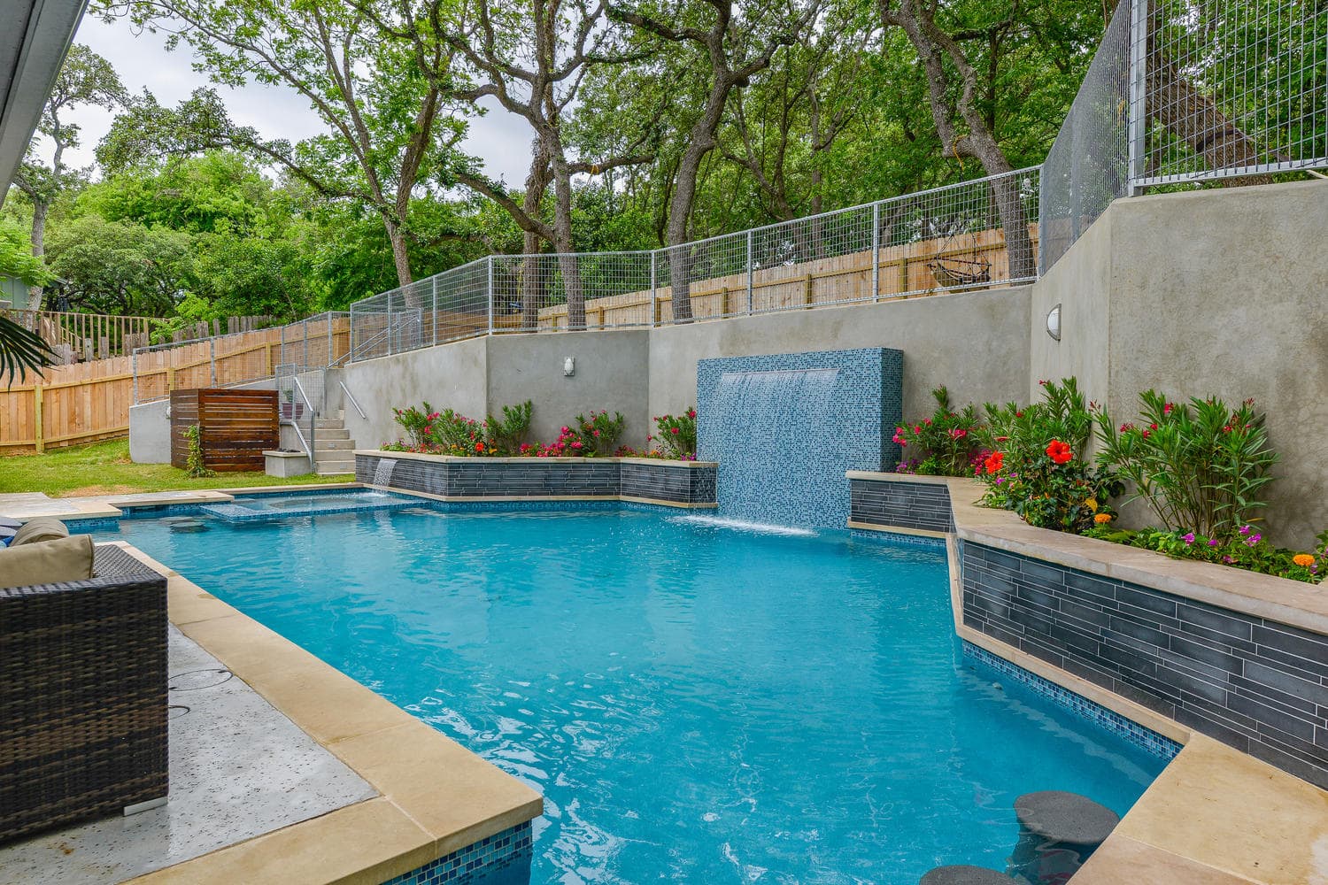 Swimming Pool Tiles - Landscaping Network