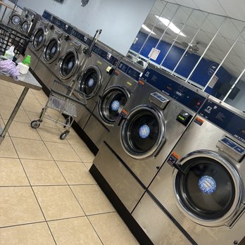 Convenient 24/7 Laundry Service at SpinZone Soco